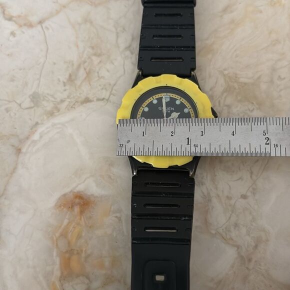 Vintage Gruen Sport Women's Date Watch Yellow Dial Working - Picture 10 of 10